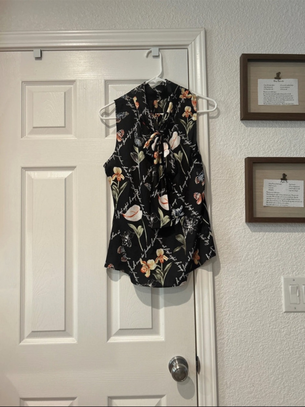 NWT White House Black Market Sleeveless Black Floral & Butterfly Blouse - Picture 6 of 7
